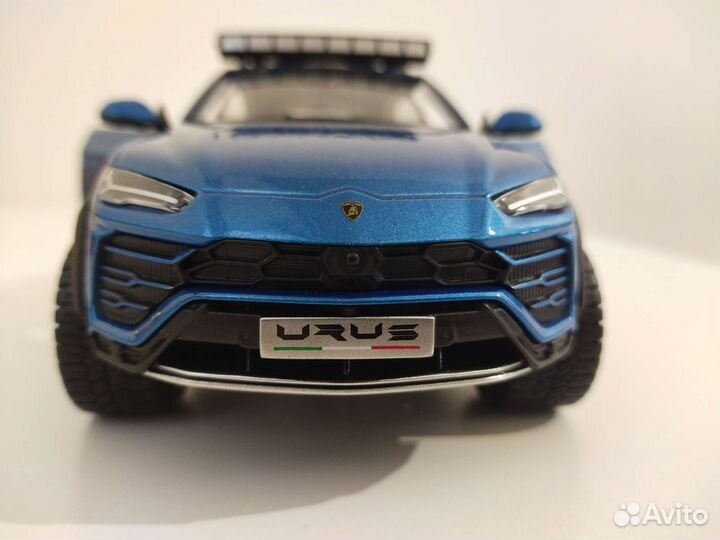 Модель 1:24, Lamborghini Urus, новая
