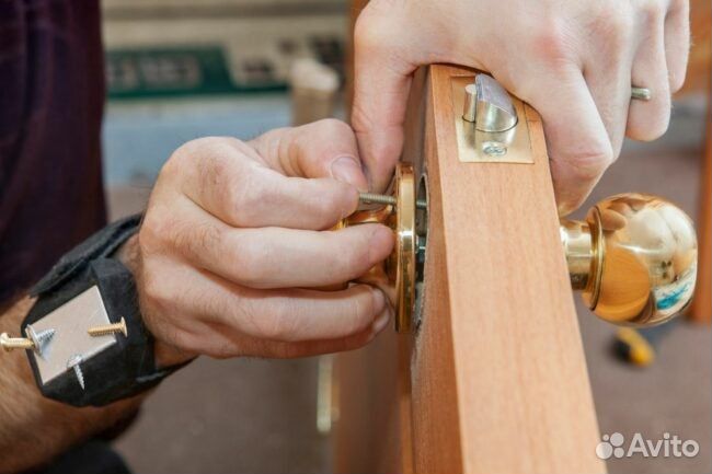 Вскрытие замков дверей, замена и установка замков