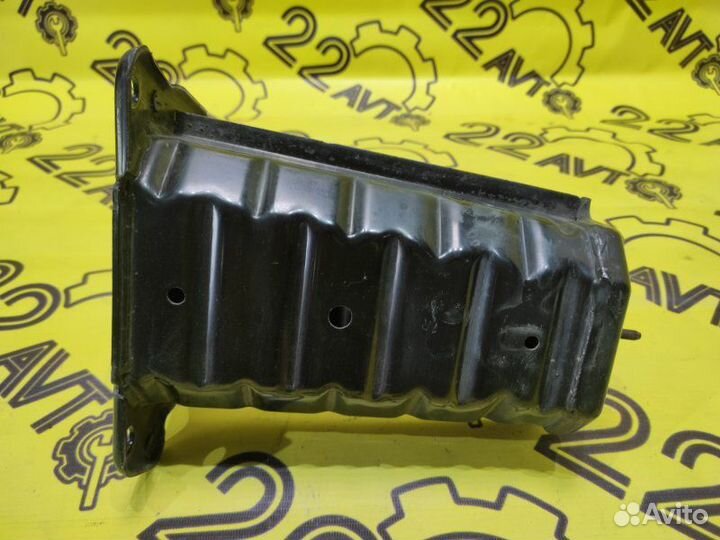 Кронштейн усилителя бампера передний правый Lexus