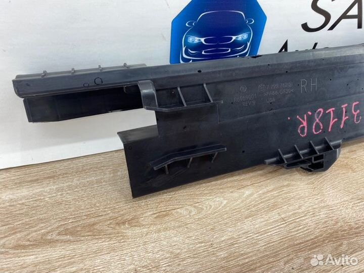 Кронштейн радиатора правый Bmw X5 Рест E70 рест