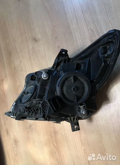 Фара на Mercedes W447 правая Галоген