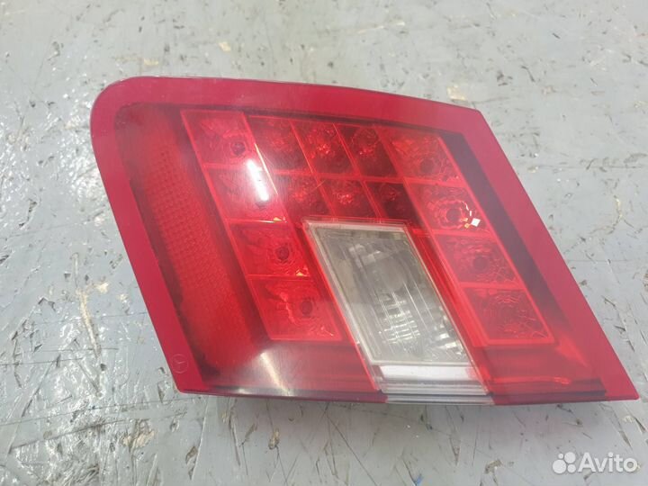 Фонарь внутренний правый Mercedes W212 E