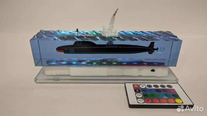 Ночник, Подводная лодка в эпоксидной смоле