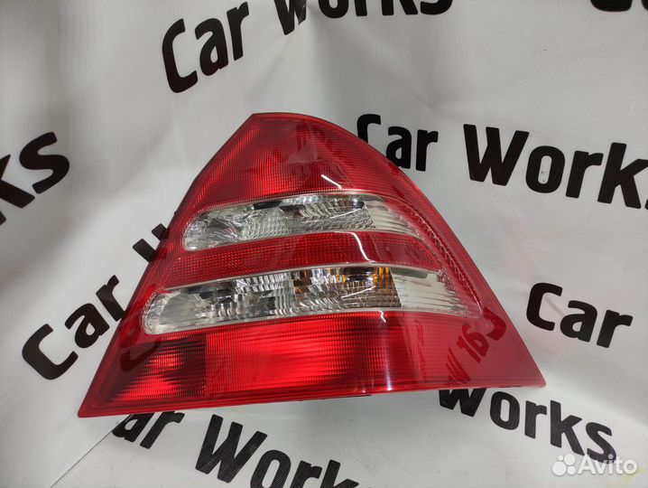 Задний правый фонарь Мерседес 203