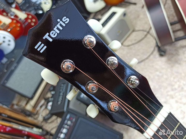 Акустическая гитара