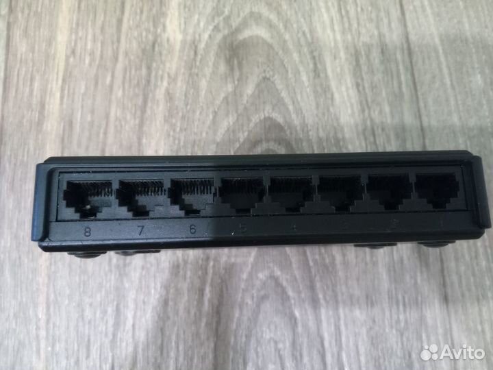 Коммутатор D-link DES-1008A 8 портов