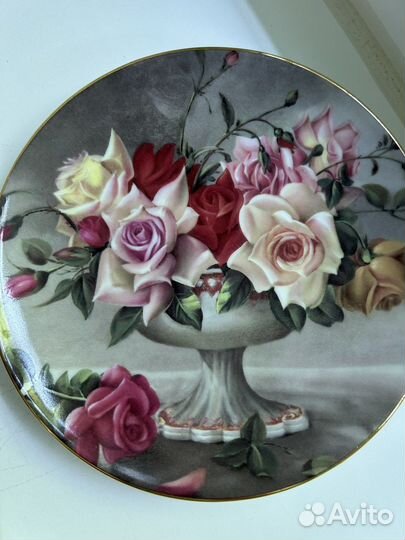 Фарфоровые настенные тарелки серии 