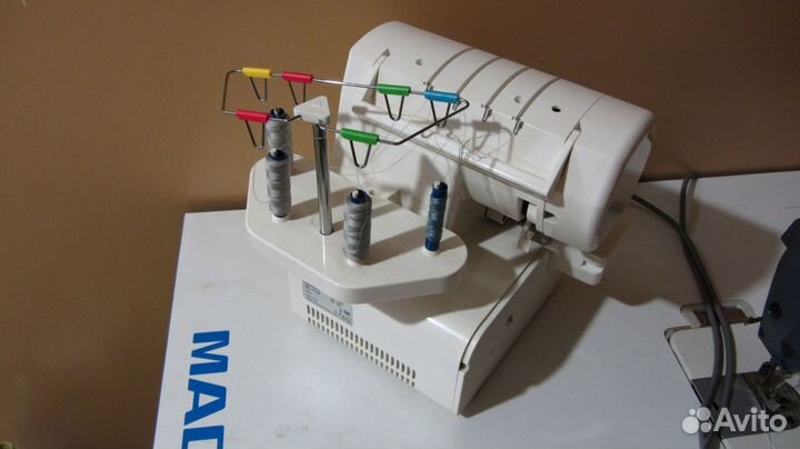 Вязальная машина машина и оверлок