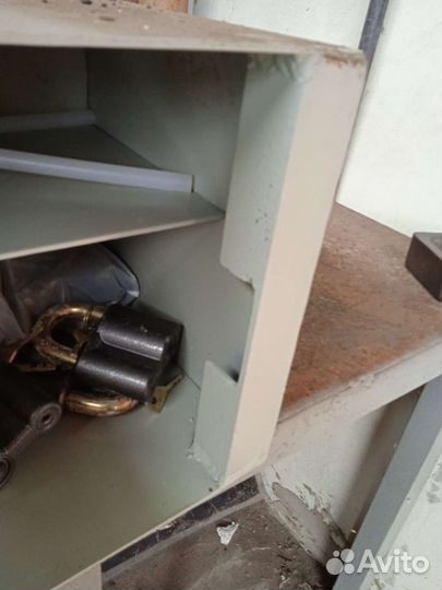 Сейф металлический, маленький