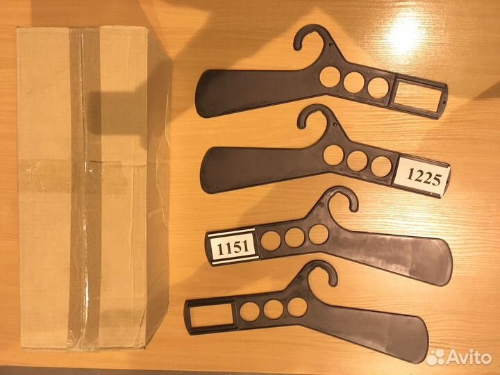 Вешалки плечики навигация табличка