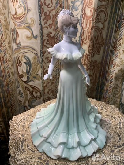 Статуэтка костяной фарфор Coalport