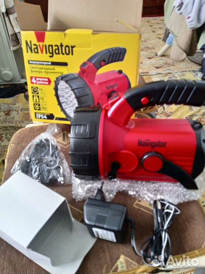 Аккумуляторный фонарь-прожектор