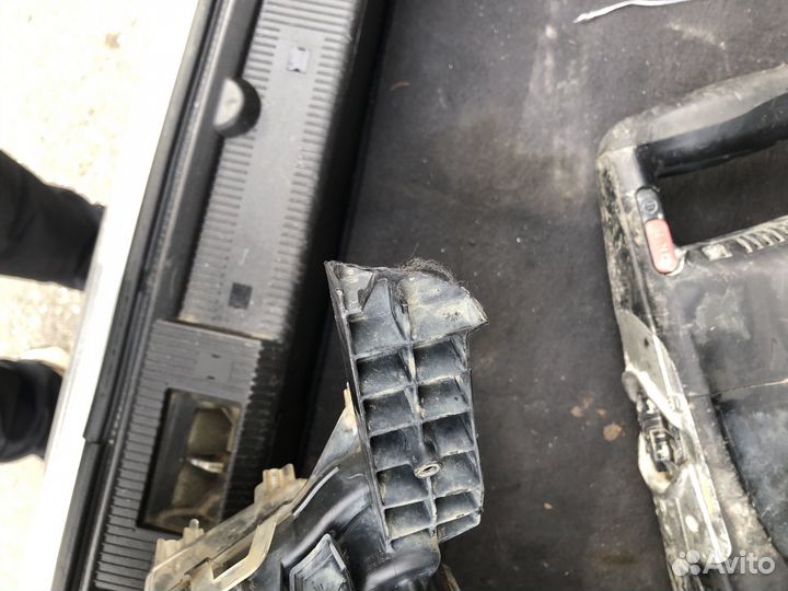 Фары на toyota land cruiser 200 передние