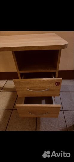 Письменный стол для школьника