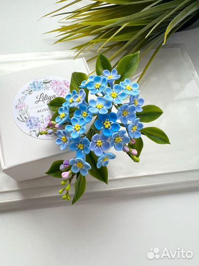 Брошь с незабудками ручная работа