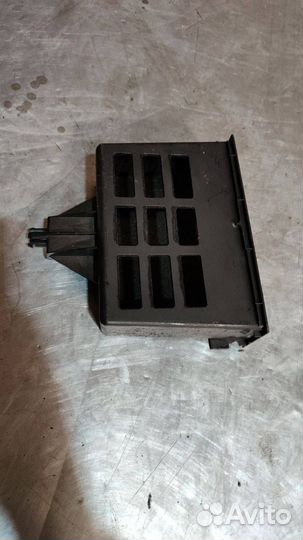 Вещевой ящик центральной консоли Volkswagen Polo 4