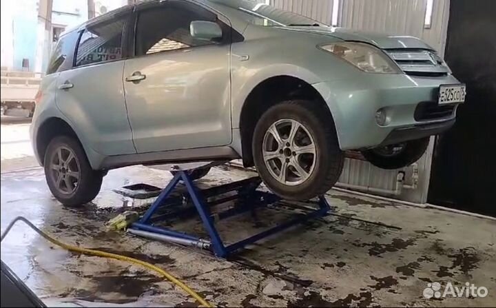 Мойка днища автомобиля на подьемнике