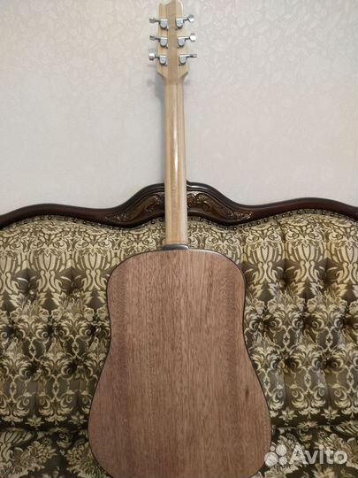 Акустическая гитара