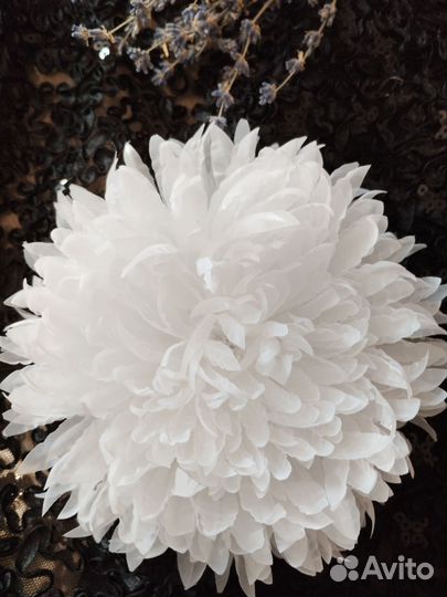 Брошь из ткани хризантема