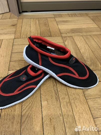 Тапочки для кораллов пляжа