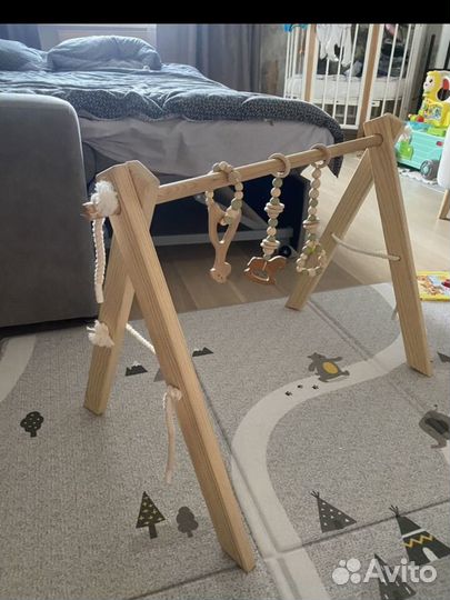 Тренажер стойка монтессори с подвесами