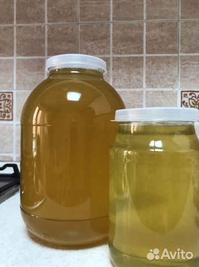 Мед свежий 2023 сбора. Мёд в сотах