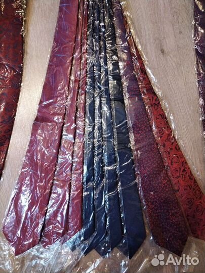 Галстук новый шелковый