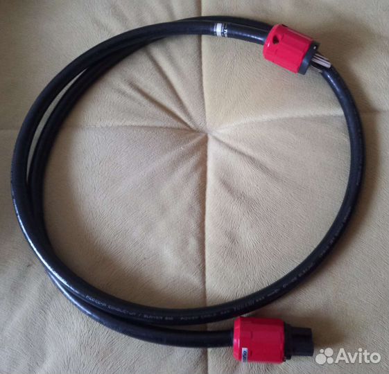 Oyaide Tunami GPX сетевой кабель