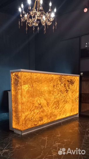 Стойка ресепшн под камень оникс с подсветкой