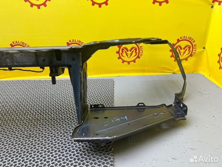 Рамка радиатора/Телевизор Land Rover Freelander 2