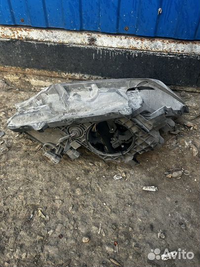 Toyota Rav4 передняя левая фара