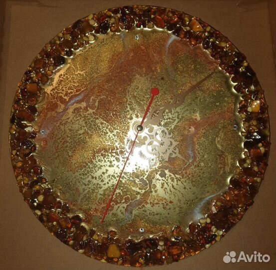 Часы из эпоксидной смолы с янтарём