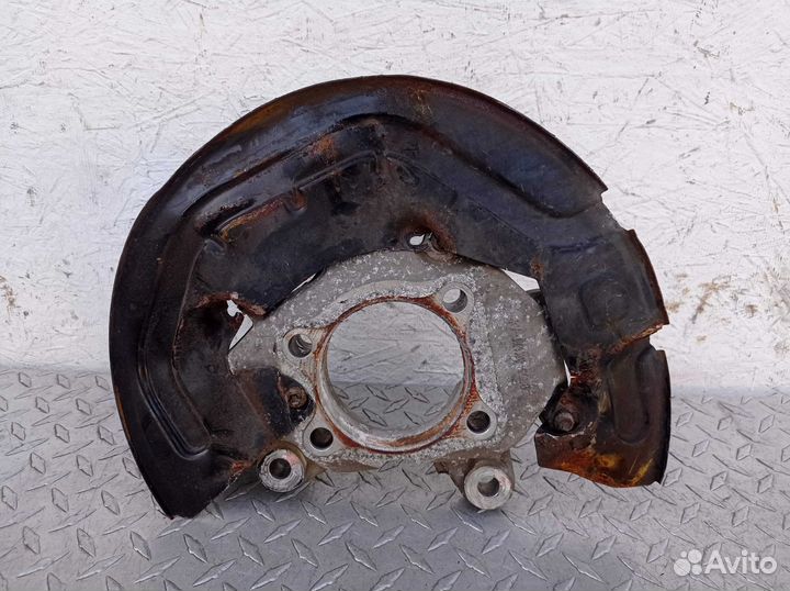 Кулак поворотный левый Ford Explorer 5