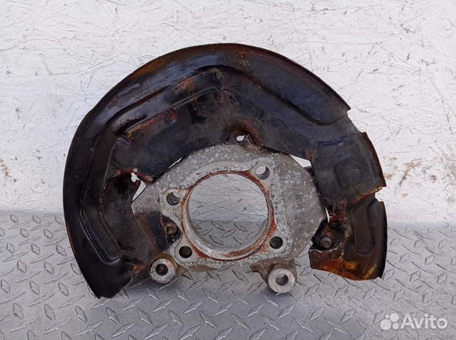 Кулак поворотный левый Ford Explorer 5