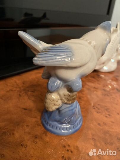 Статуэтка птица