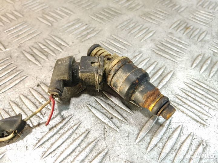 Форсунка двигателя Peugeot 406 1995-1999