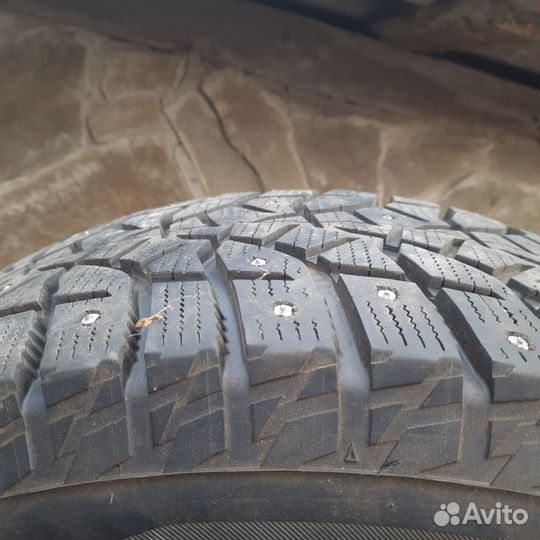 Зимние шины 265/70R16 bridgestone blizzak SPI