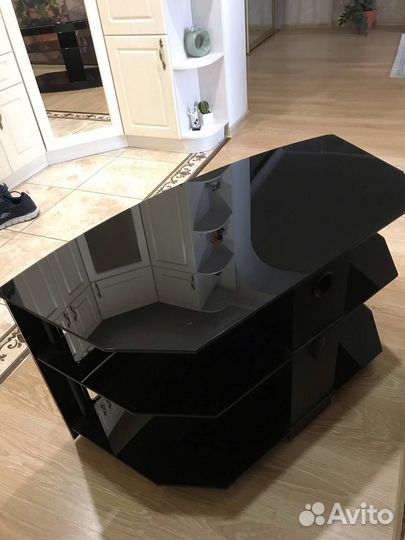 Полка под телевизор