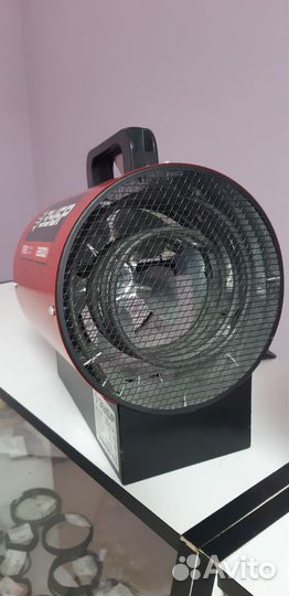 Продаю электрическую тепловую пушку зубр 2,2кВт/ч