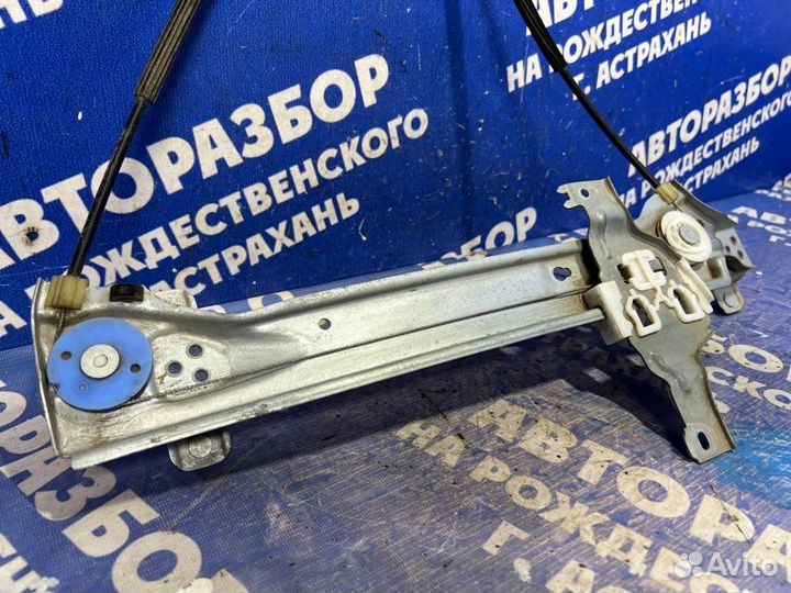 Задний левый стеклоподъёмник Renault Fluence 1