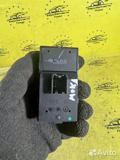 Блок управления стеклоподъемниками Opel Mokka