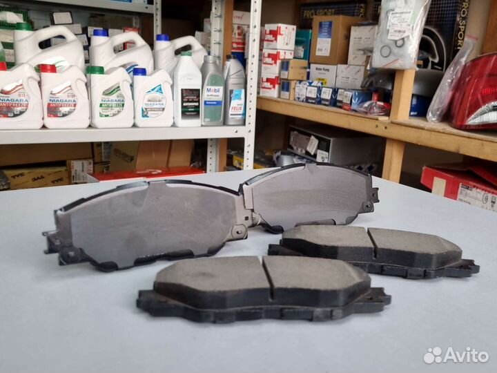 Колодки тормозные передние Toyota Auris / Rav4