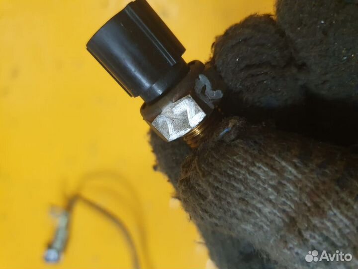 Датчик температуры масла 1.8 2.0 2zr 3zr 2zr-fae 2