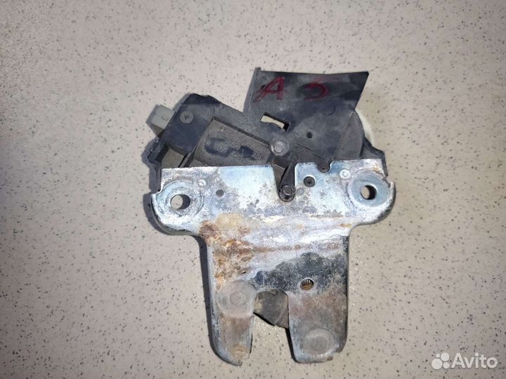 Замок крышки A4, Jetta, Passat