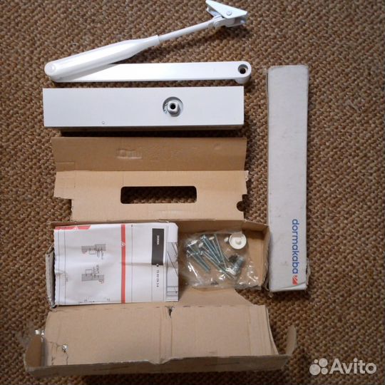 Доводчик дверной dorma