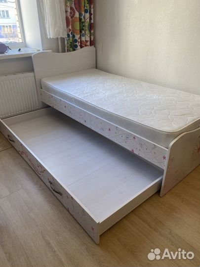 Двухъярусная кровать