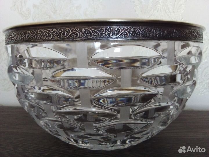 Вазы конфетницы хрусталь и цветное стекло