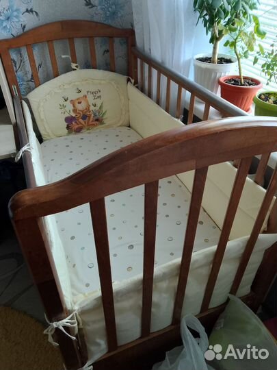 Детская кроватка с продольным маятником