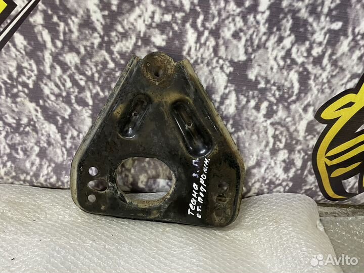 Кронштейн подрамника правый Nissan Teana J32 Теана