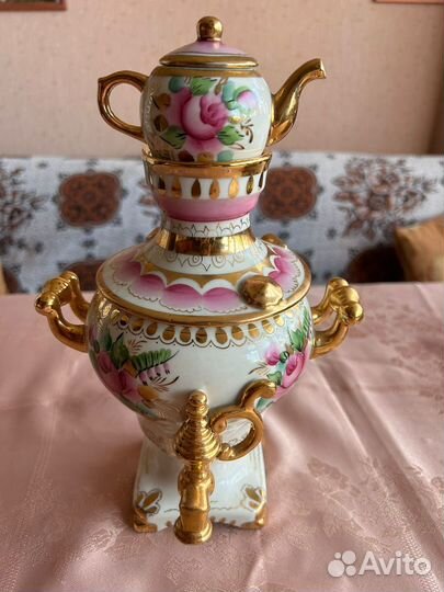 Фарфоровый 